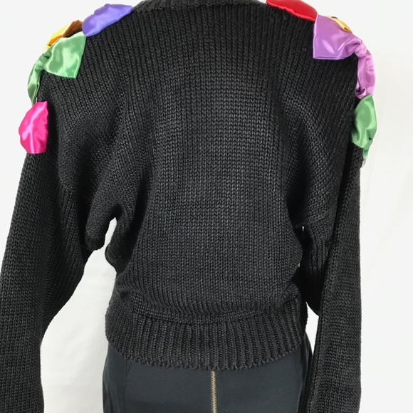 Black v-neck sweater with bows and jewels - Picture 4 of 6